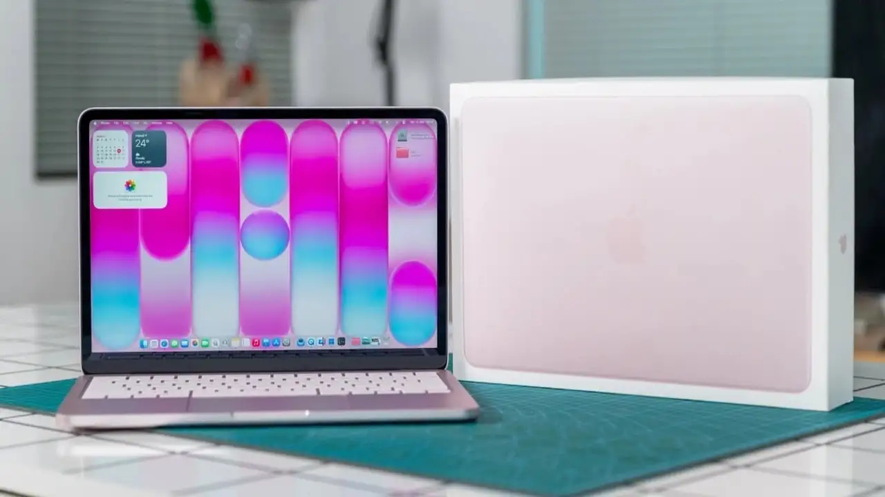 أبل تكشف أول كمبيوتر يعمل بشريحة هاتف ذكي